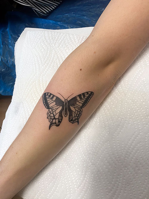 kleines Schmetterlingtattoo