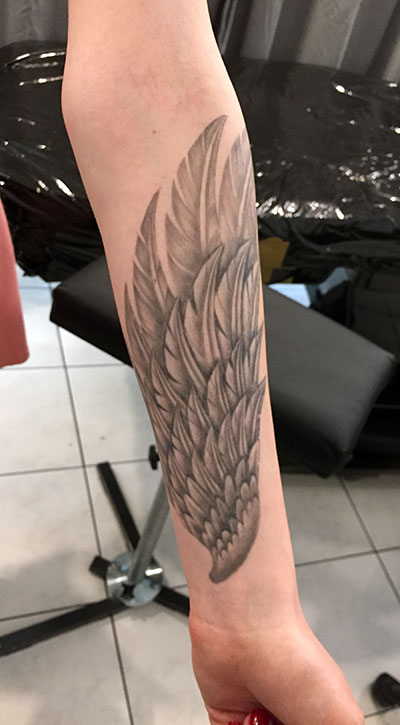 Flügel mit Federn Tattoo