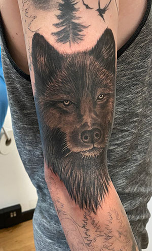 Schwarzer Wolf Tattoo