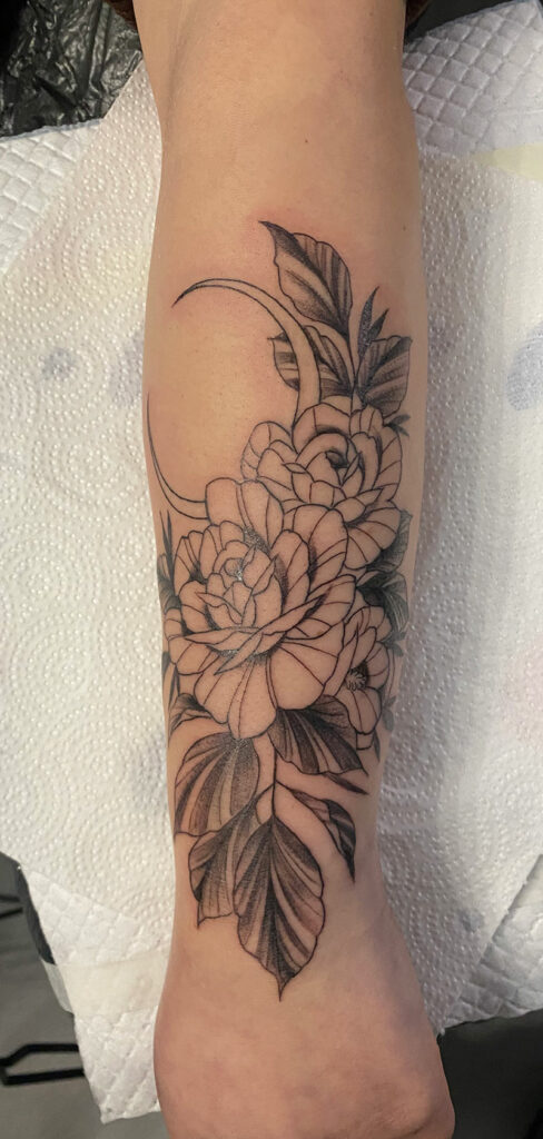 Blumen und Mond Tattoo
