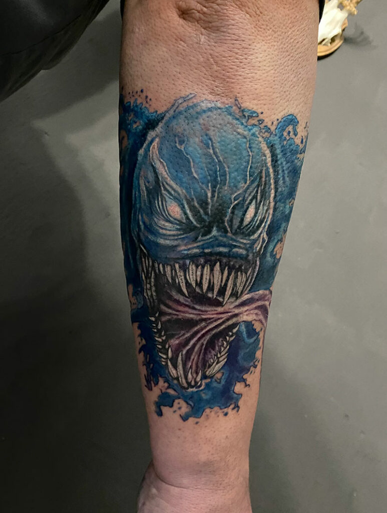 Venom Tattoo bunt