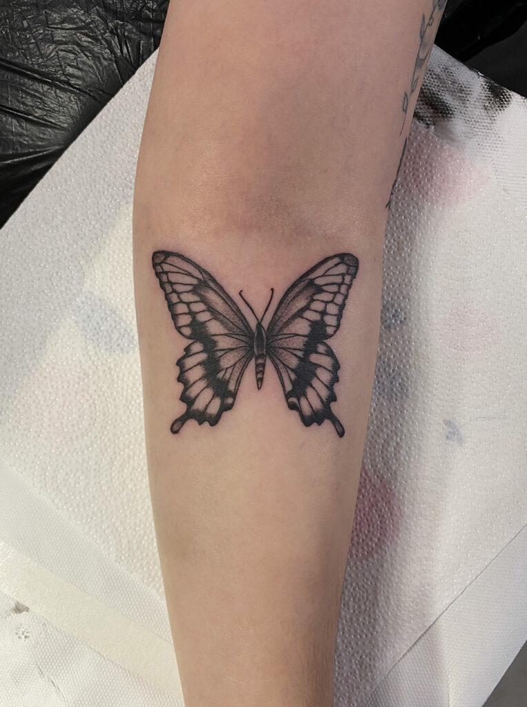 Schmetterling Tattoo am Unterarm