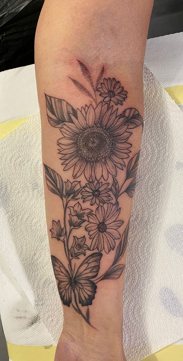 Blumen am Arm Tattoo