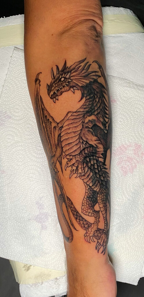 Drachentattoo am Arm