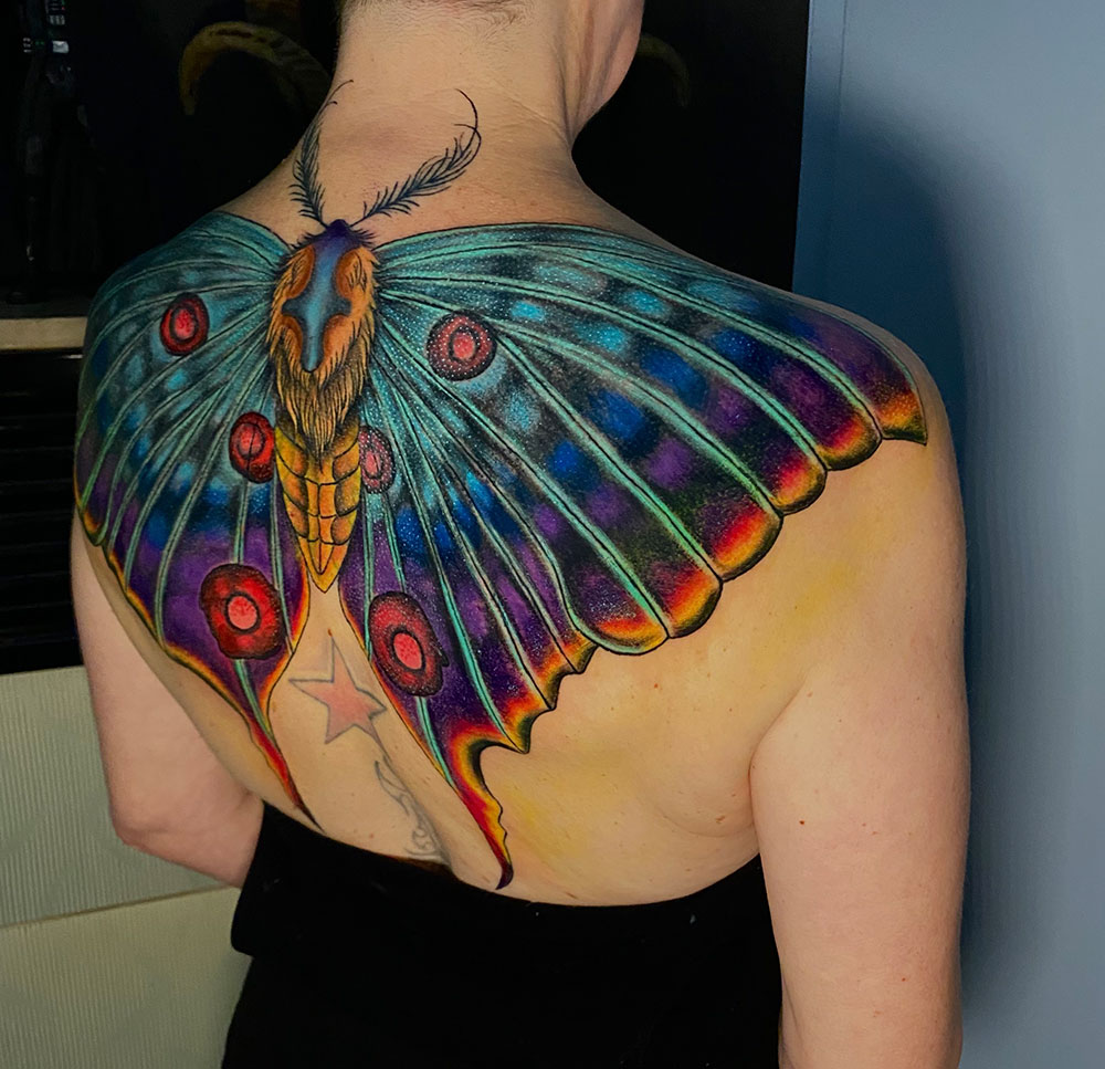 Schmetterling Cover-Up-Tattoo auf dem Rücken