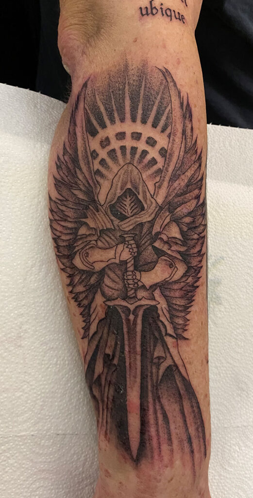 Schutzengel mit Schwert Tattoo
