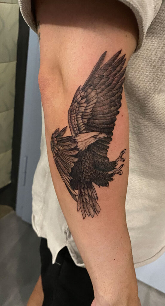 Weißkopfseeadler Tattoo am Unterarm